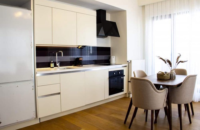 Modern and Cozy Apartment near Shopping Malls