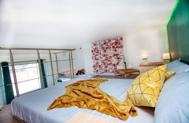 Studio flat with mezzanine close to West Ham