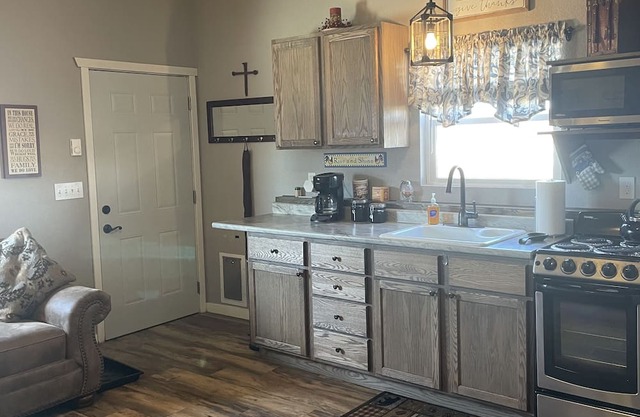Cozy little Black Hills gem on the prairie !