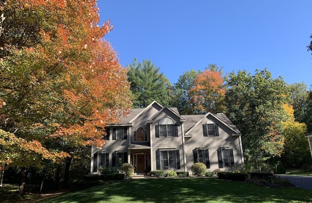 Belmont Stakes Availability! Large family home with pool-golf course community