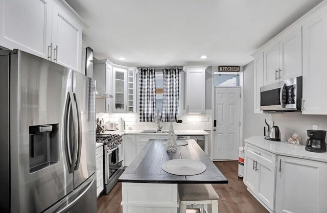 Fully furnished Luxury Townhome with Rooftop in the Heart of Baltimore City.