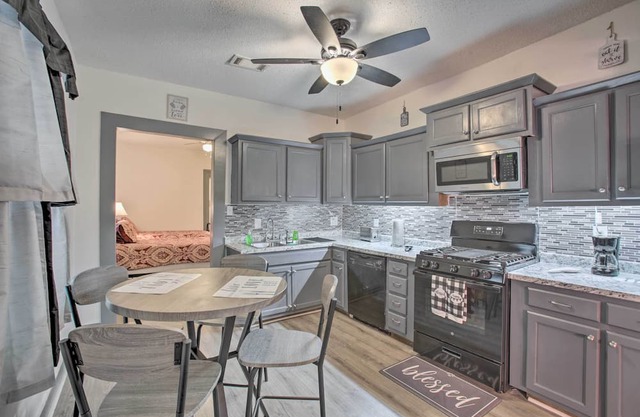 Uptown Nola Abode, 4 Miles to the French Quarter!