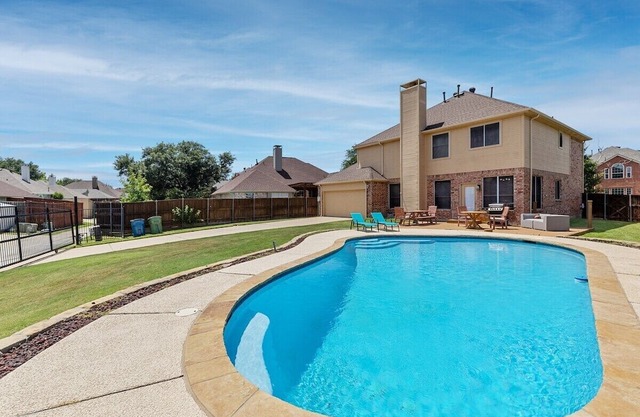 Spacious 4BR Home - Oversized Pool & Game Room