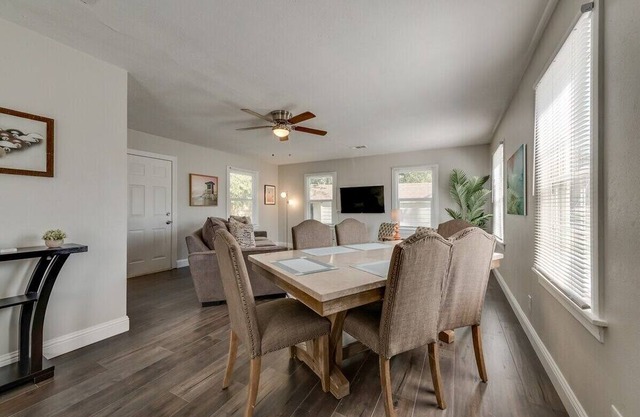 Charming Home Perfect for Business /Leisure Travel
