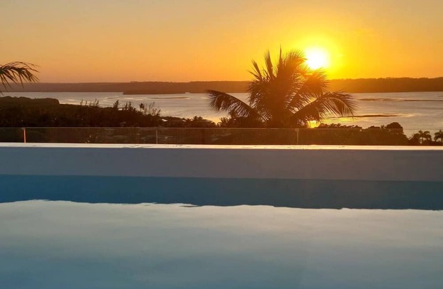 Scenic views, Infinity Pool + Jacuzzi