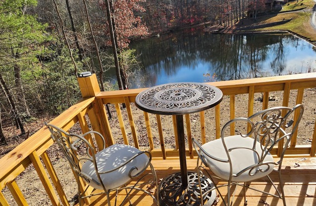 Blue Bliss Lakefront Cabin. Peaceful, great fishing, close to town.