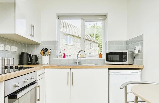 Little Brook - a cabin that sleeps 2 guests in 1 bedroom