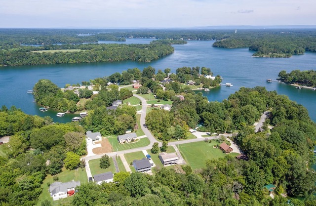 Lakefront home, Private Dock, Sleep 18, Hot Tub Cozy Cove just steps to the lake