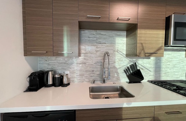 Cozy Family Retreat by Magic Mountain - Timeless Charm Awaits