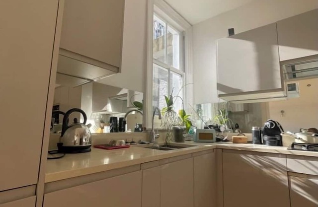 Modern & Beautifully-lit 1BD Flat, Sheperd's Bush!