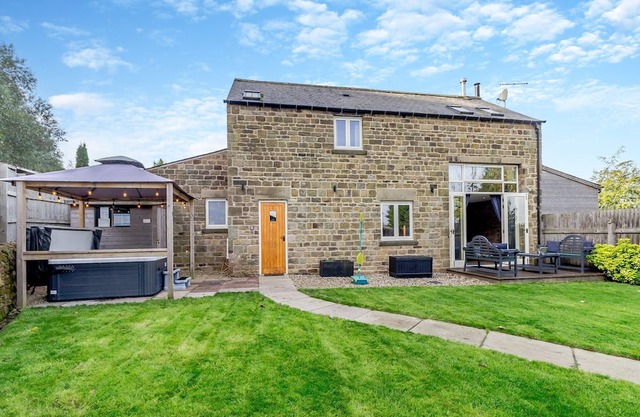 4 bedroom accommodation in Sheffield