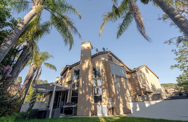 Luxury 3 BR 3 Bath: Pool, Hot Tub, Disney, Beach, Backyard, Rose Garden, WFH