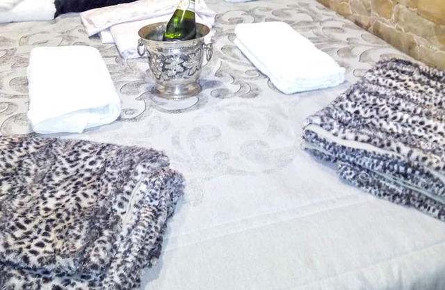 Homerez - Beautiful apartement for 2 ppl. with jacuzzi at Ubrique