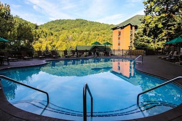 2Bedrooms, 2 Bathrooms, Sleeps 8 Westgate Smokey Mountain Resort
