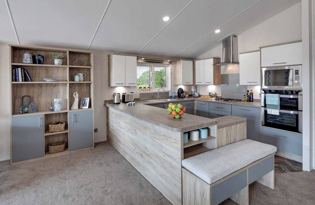 New to 2020. Modern stylish lodges with one kingsize double with en-suite shower and two twin.