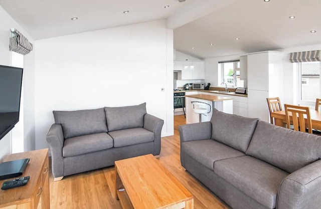 New in 2017. Spacious and luxurious lodge.