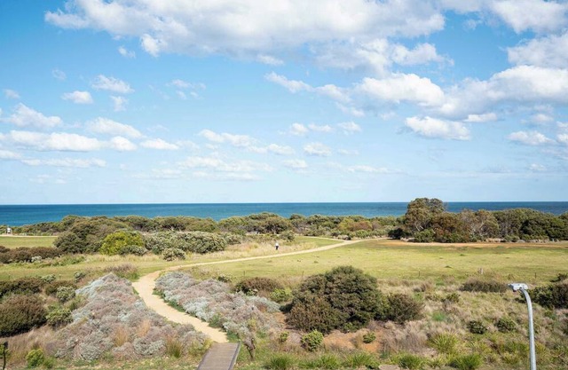 Absolute beachfront Views , Bohemian charm on the Esplanade.