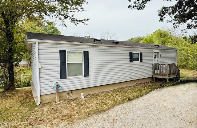 Cozy 2-bedroom cabin minutes from Kincaid Lake boat ramp