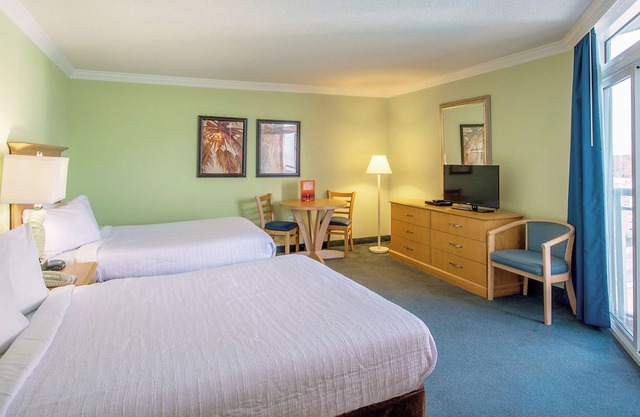 4 Relaxing Beachside Suites Perfect for Couples or Families - with 2 Pools