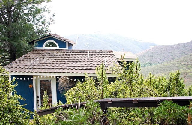 Pet Friendly Charming Cottage with Incredible Views and Hot-tub in Rainbow, California