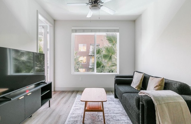 Blueground | East Industrial, pool, nr Lake Elizabeth