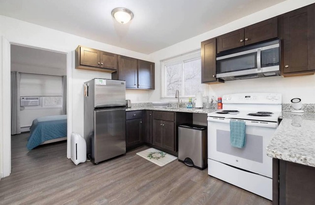 Tranquil Simple Comfort - Webster Hill Suite 2E