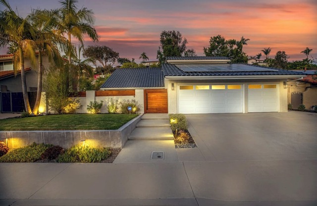 Modern SoCal Escape with Outdoor Grill & Lush Lounge Areas | Casa Cordero