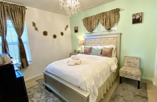 585 ROOM 4 Christine Private Cozy Queen Bed Peaceful