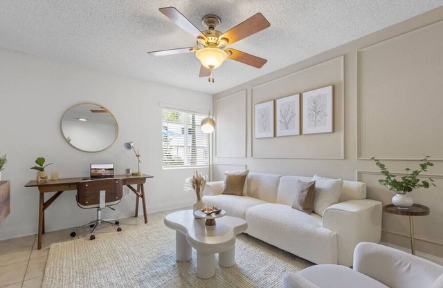 Cozy Bayshore Stay | Pool & Gym + Parking