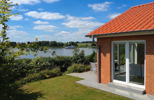 Holiday Home 'Schilfuferhaus' with Sea View, Private Terrace and Wi-Fi