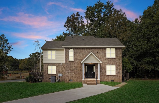 Bright & Cozy 2BR Home on VRBO