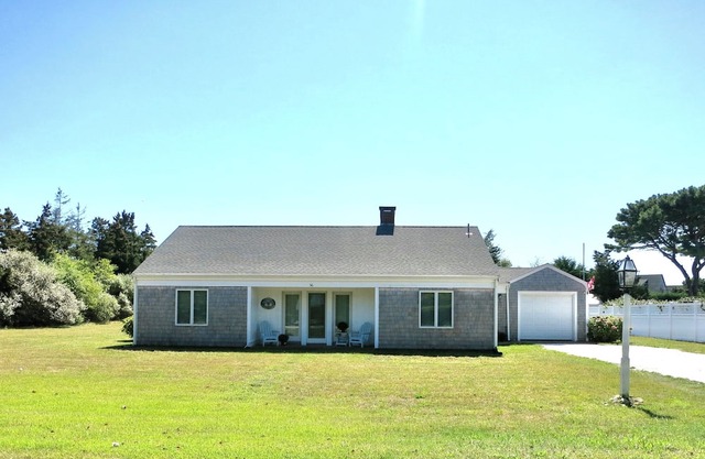 Katama Getaway Walk to Norton Point/South Beach