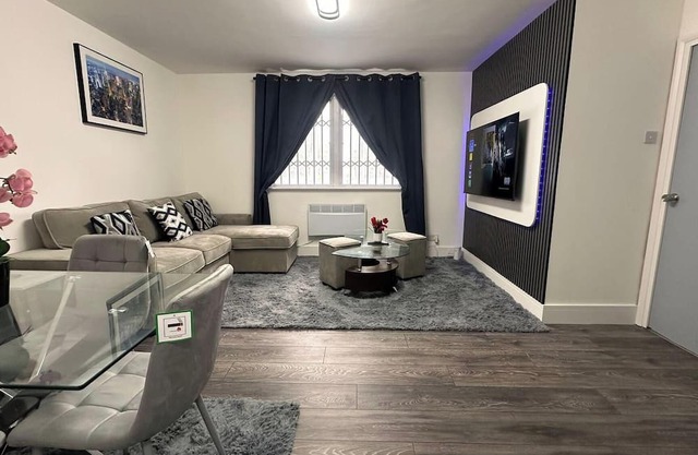 Apartment - Sleeps 4 - City Base - District Line