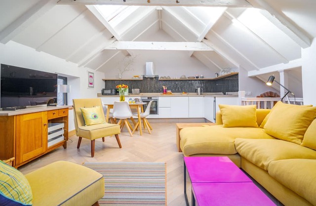 Mill End is a unique and stylishly renovated two bedroom cottage, just a short walk from the beach a