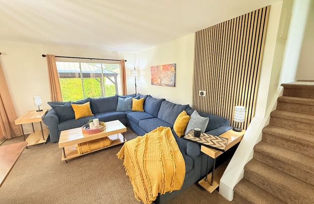 ALL NEW/Large Patio/HotTub/FirePit Sleeps 11