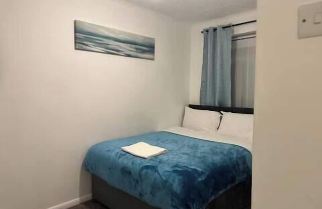 Romford Retreat - Spacious 4 Bedroom House