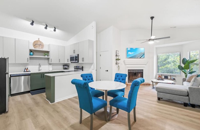 Lovely 2-bedroom condo in Lake Wylie Third Floor Walk up