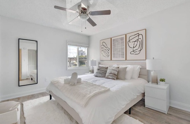 Bayshore Bliss | Pool + Gym & Free Parking