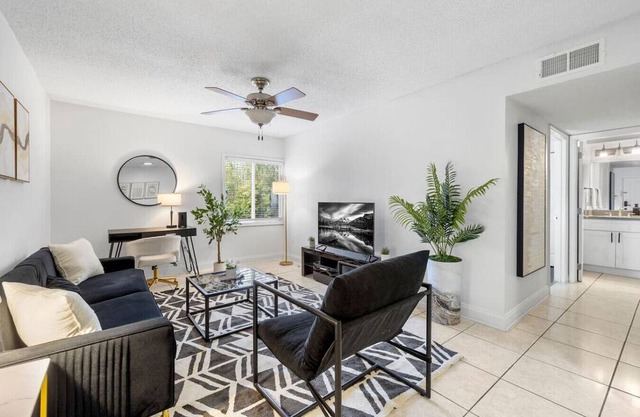 Bayshore Retreat | Pool, Gym, Free Parking