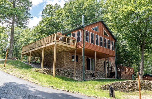 Hilltop - Bouchard Shores Resort