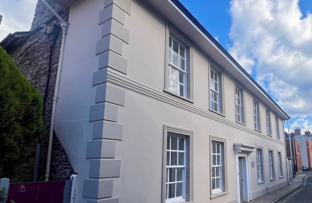 Cantre Selyf - Spacious Apartment in our Historic Home in the Centre of Brecon