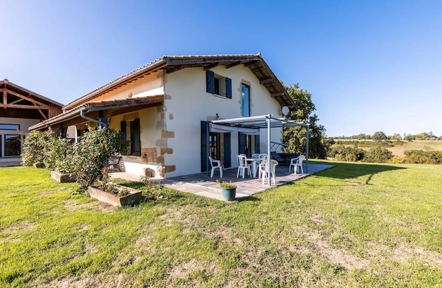 Holiday Home 'Le Basque' with Shared Pool, Private Terrace and Wi-Fi