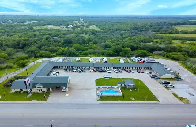 Comfort and Convenience! Pet Friendly Stay with Parking & Pool