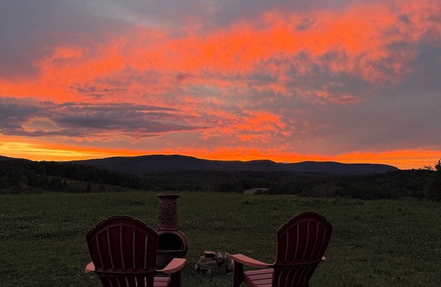 The Pasture Perch: Renovated Camper, Mountain Views & Grazing Animals