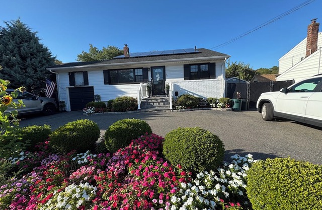 Beautiful RYDER CUP home with heated pool outdoor dining/bar just minutes away