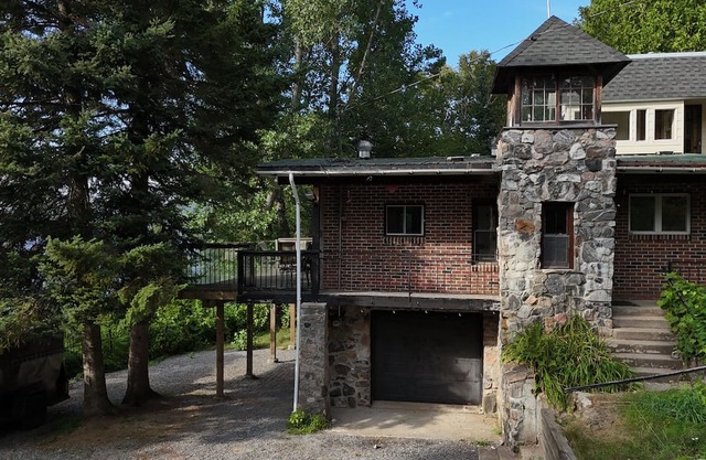 Waterfront Muskoka Escape with Small Beach & Private Dock for Swimming