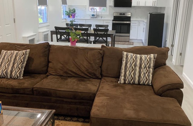 Sunny House in Queens · Entire Home · Private Parking