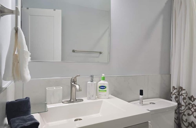 Modern, Beautiful. 3-bedroom 2.5 ba Townhome