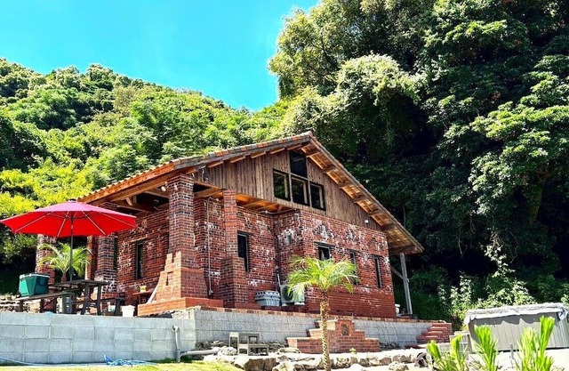 Outdoor experience on a small island in Hakata Bay! Enjoy the view of Fukuoka City from the outdoor Jacuzzi, relax your body and mind in the authentic tent sauna, and enjoy local food at the BBQ!