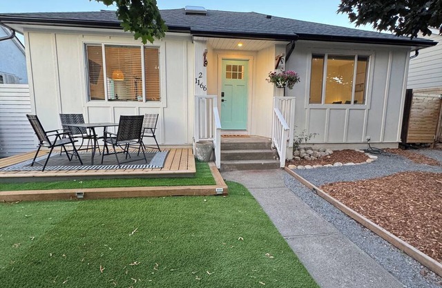 Cozy & Bright 2BR Getaway